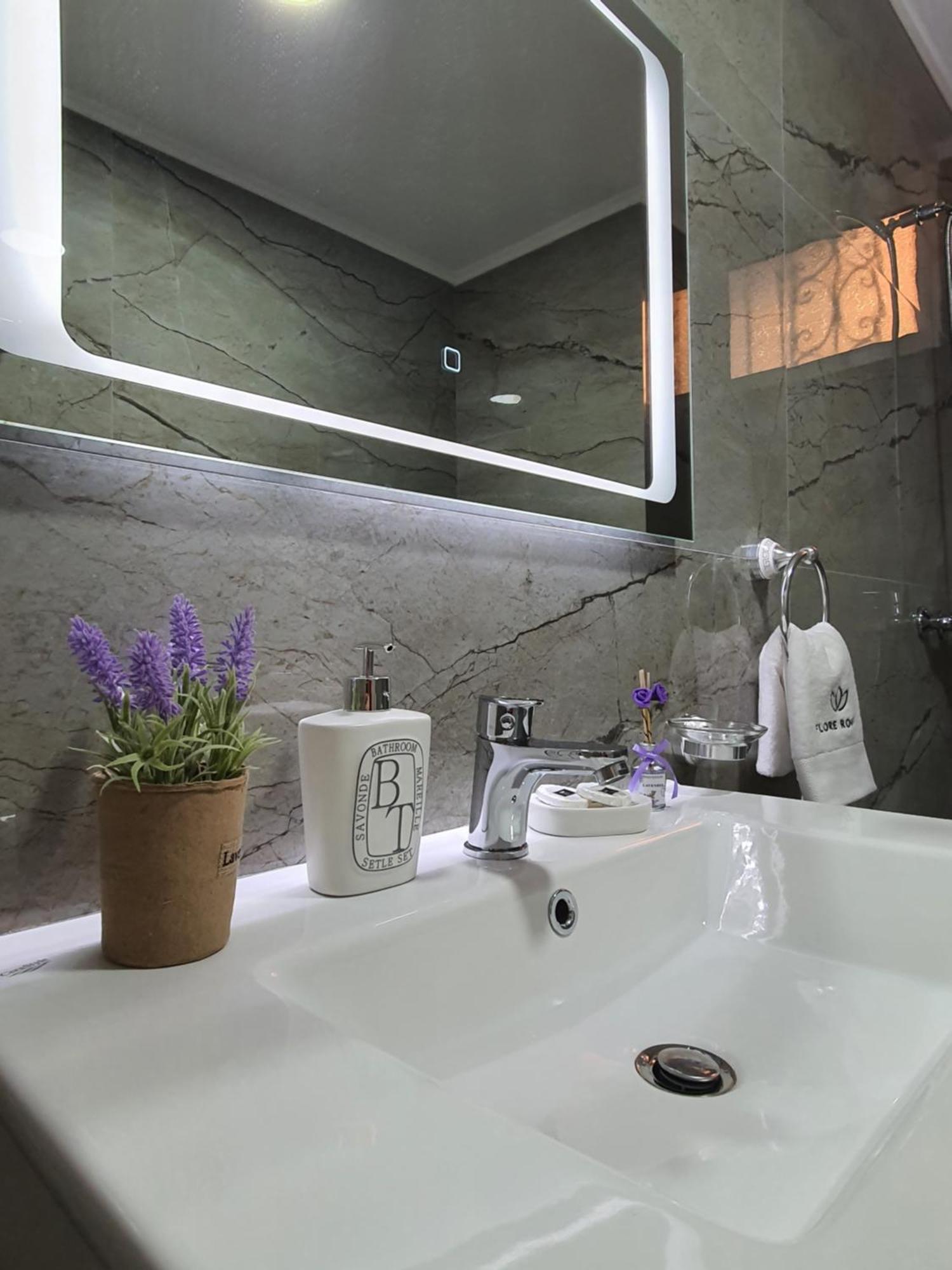 Flore Rooms Sarande Bilik gambar